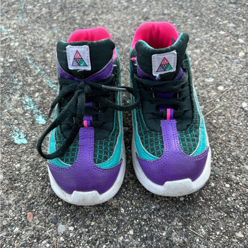 GUC Nike tennis shoes